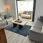 Dreghorn House 4 Bedrooms 3 Toilets 3 Reception Free Parking 233 Mbp Wifi