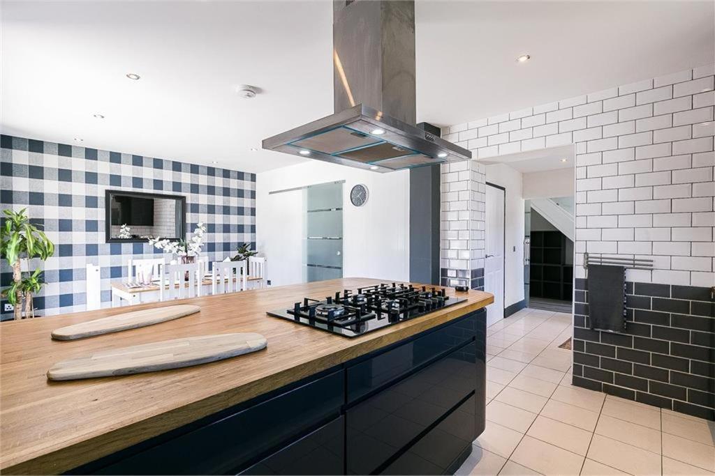 Dreghorn House 4 Bedrooms 3 Toilets 3 Reception Free Parking 233 Mbp Wifi EDI
