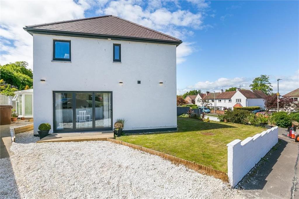 Dreghorn House 4 Bedrooms 3 Toilets 3 Reception Free Parking 233 Mbp Wifi *