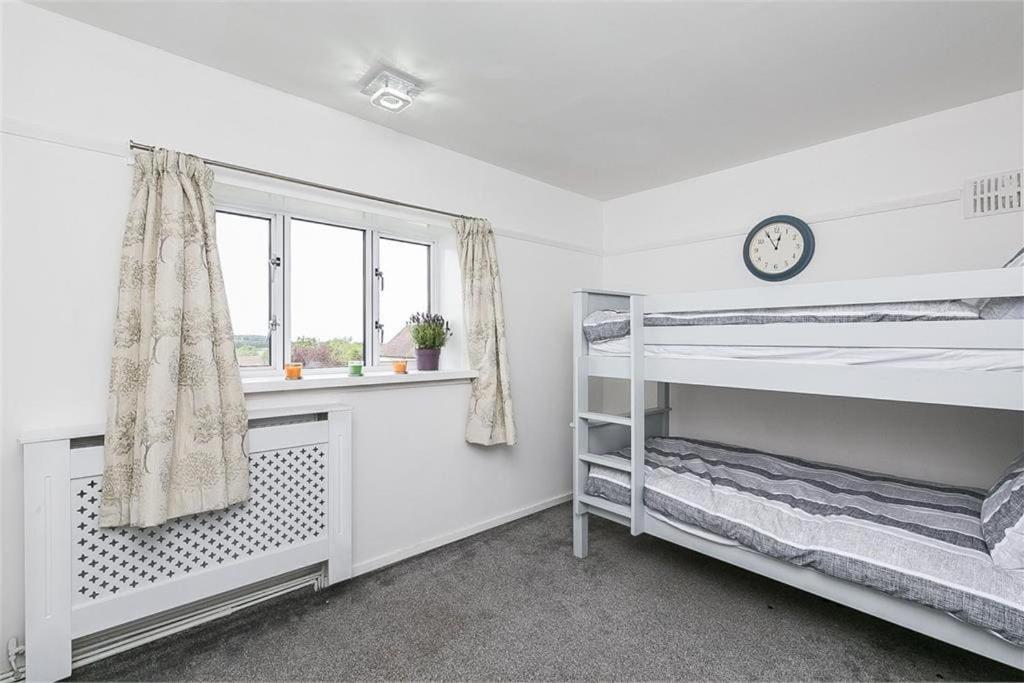 Hébergement de vacances Dreghorn House 4 Bedrooms 3 Toilets 3 Reception Free Parking 233 Mbp Wifi *