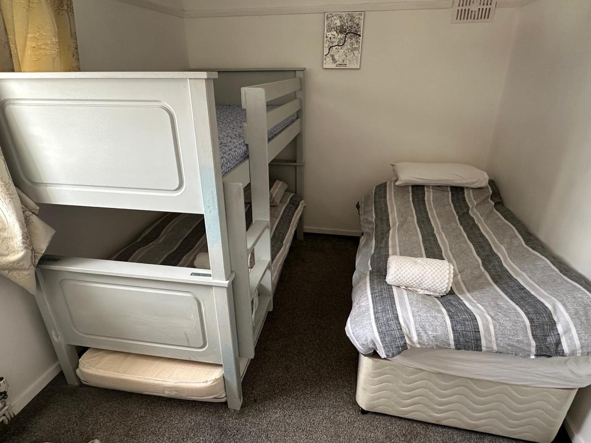 Dreghorn House 4 Bedrooms 3 Toilets 3 Reception Free Parking 233 Mbp Wifi